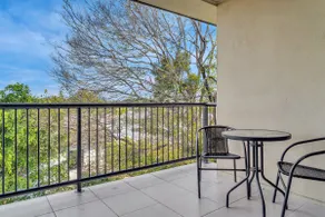 Bright 2-Bed with Private Balcony & Serene View - Image 5
