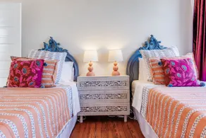 Stunning Renovation by Forsyth Park 4 Bedroom Apt B - Image 3