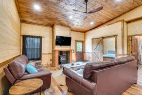 Hot Tub & Mtn Views: Pet-friendly Englewood Cabin - Image 3