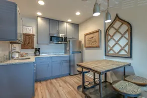 Urban Hideaway | Cozy Studio with Pool Access - Image 4