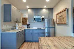 Urban Hideaway | Cozy Studio with Pool Access - Image 3