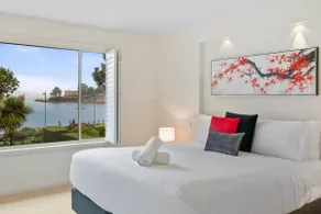 Waterfront Escape A Family Oasis on Long Beach - Image 5