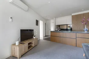 Lucia - Modern Living in Central South Yarra - Image 3
