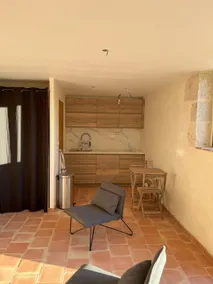 Charming studio cottage with terrace and pool - Image 4