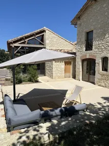 Charming studio cottage with terrace and pool - Image 3