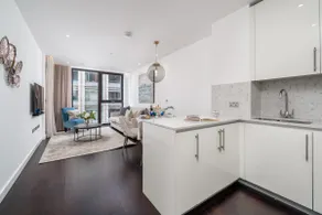 Riverfront Retreat in London 2 Bed 2 Bath - Image 5