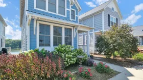 Zuzu's Petals - Harbor Inn - Image 4