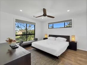 Chic 4-bed Beach House with Sea Views - Image 4