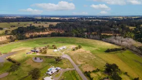 Limestone Views - 3BR Rural Farmhouse near River - Image 2