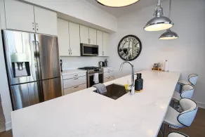 3 Bed Waterfront Townhouse +Dock - Image 3