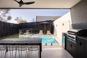 The Grey House - Luxe Entertainer with Heated Pool - Image 5