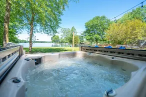 Lakeside Haven with Hot Tub - Image 2