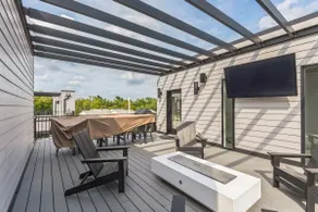 New Modern Townhome with Rooftop Patio townhouse - Image 2