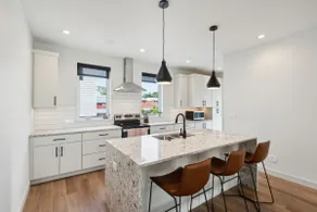 New Modern Townhome with Rooftop Patio townhouse - Image 3