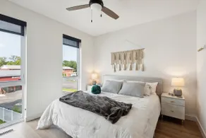 New Modern Townhome with Rooftop Patio townhouse - Image 4