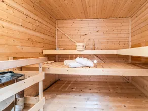 Luxurious stay with a sauna and a whirlpool - Image 3