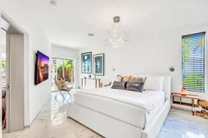 Waterfront Oasis Cascading Pool Views Centrally located Heated Pool Cascade KeyResidences - Image 3