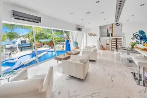 Waterfront Oasis Cascading Pool Views Centrally located Heated Pool Cascade KeyResidences - Image 2