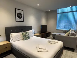 Stylish Studio in Bracknell with free Parking - Image 5