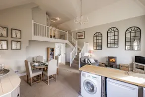 Town Hall Mews, characterful bolthole in Cley - Image 4