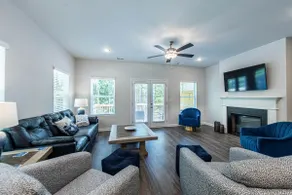 Crane Lane Luxe Retreat • Modern 3BR Townhome - Image 3