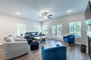 Crane Lane Luxe Retreat • Modern 3BR Townhome - Image 4