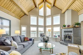 Bayfront Home w/ Private Beach in Poulsbo! - Image 5