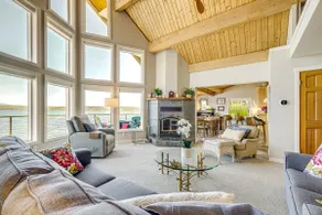 Bayfront Home w/ Private Beach in Poulsbo! - Image 3