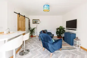 Cosy Cabin Retreat Close to Beaches - Image 5