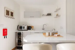 Cosy Cabin Retreat Close to Beaches - Image 4