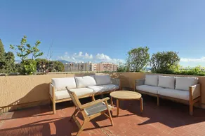 Stunning sea view, Sun-drenched Terrace & Parking - Image 2