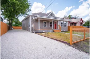 Seize the Moment 4BR3BA Gem w Downtown Views - Image 3