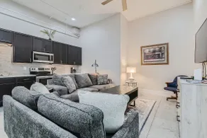 Golden Getaway | Spacious 2BR | Walk to Trails - Image 2