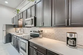 Golden Getaway | Spacious 2BR | Walk to Trails - Image 4