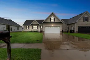 Charming Family Retreat With Spacious Yard 3 Bedroom Home - Image 3