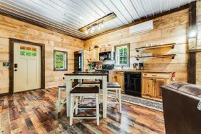 Romantic Cabin Walk to Lake & Dining/Hot tub/Dog - Image 4