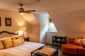 Stunning Private Cottage! Base of Beautiful - Image 4