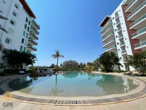 View of the yacht haven, with pool by GPS - Image 2