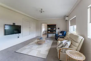 Cosy and Comfortable Unit with Parking & Wifi - Image 2