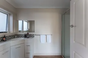 Cosy and Comfortable Unit with Parking & Wifi - Image 4