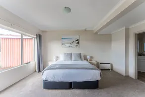 Cosy and Comfortable Unit with Parking & Wifi - Image 5