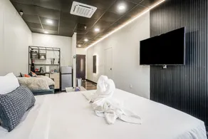 *New* Loft 5 min to PPG/Convention center Sleeps 4 - Image 4