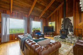 Big Bay Cabin- Bay Views, Cozy, Central Location - Image 4