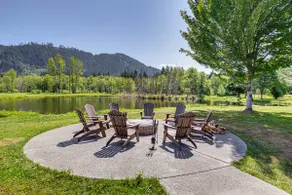 Private Pond & Indoor Pool: Grand Arlington Villa! - Image 2