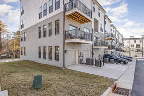 WaFo | Downtown | Walkable | Townhome - Image 2
