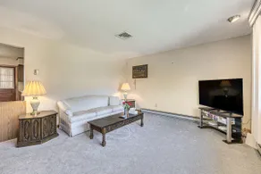 Watertown Home w/ Yard: 1 Mi to Echo Lake Park! - Image 5