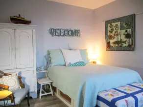 Strait by the Sea: Charming Beachfront Studio - Image 3
