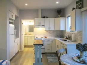 Strait by the Sea: Charming Beachfront Studio - Image 5