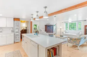 Location & Light! 3 Bed right in N.Conway Village - Image 3