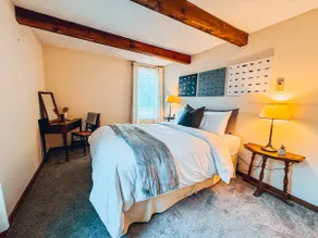 Location & Light! 3 Bed right in N.Conway Village - Image 5